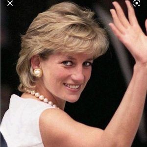 Vintage 90s Clip On earrings.